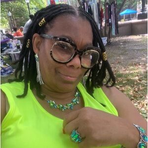 Meet your Posher, Dana